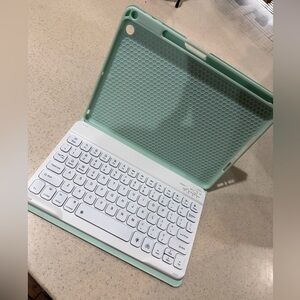 Green and White Bluetooth Keyboard IPad Case